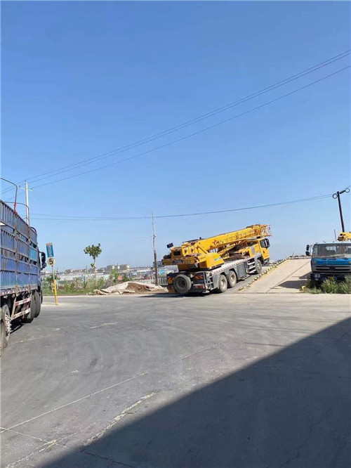 安岳县25吨吊车的租赁价格大概是多少？